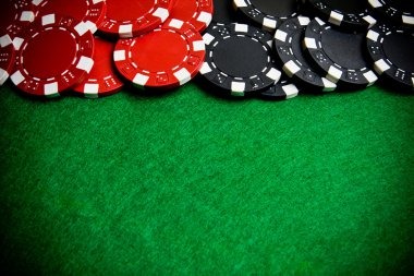 landslot88 live baccarat table showing dealer, cards, and betting interface on mobile